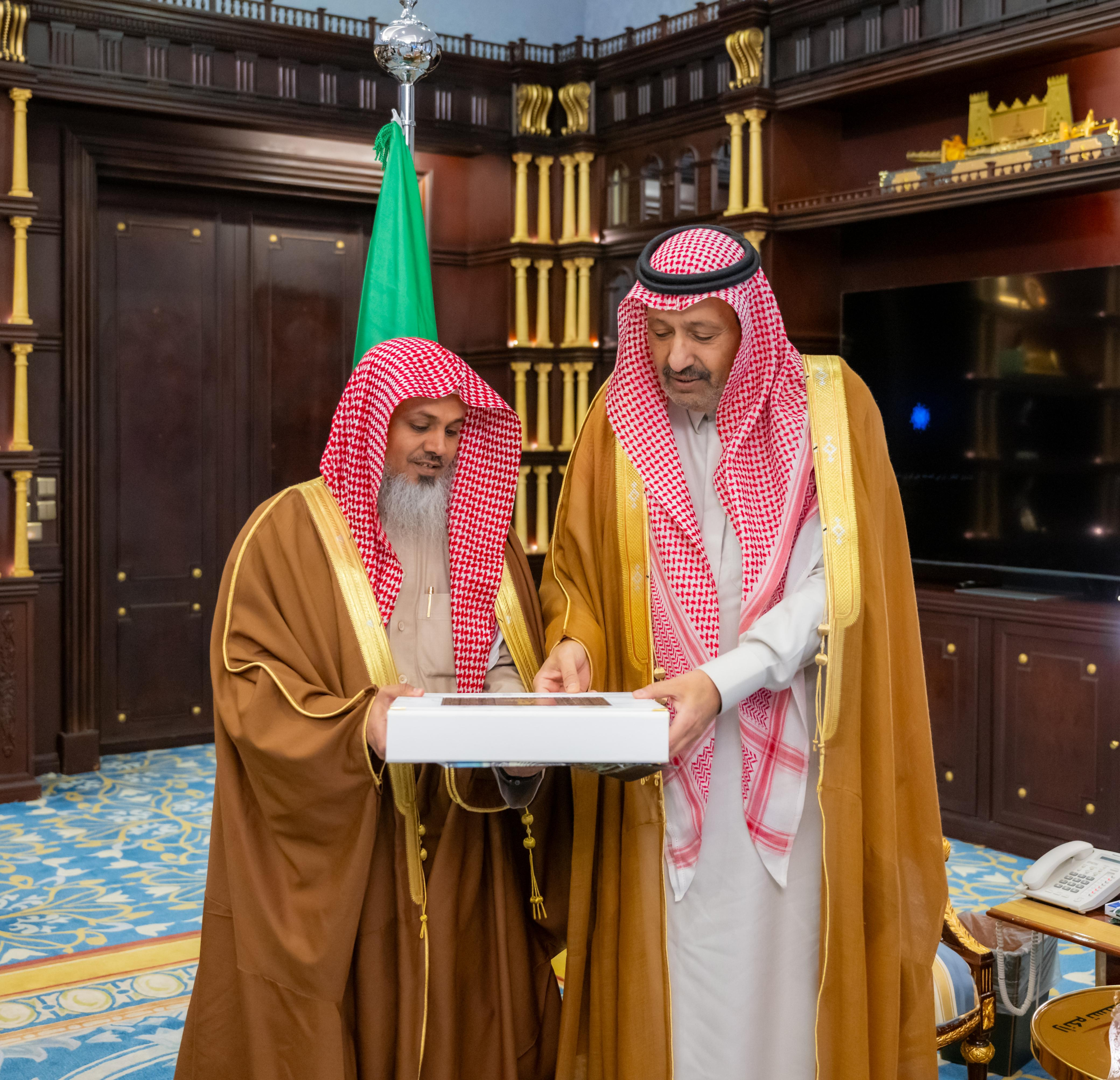 أمير الباحة يستقبل مدير عام هيئة الأمر بالمعروف والنهي عن المنكر بالمنطقة 