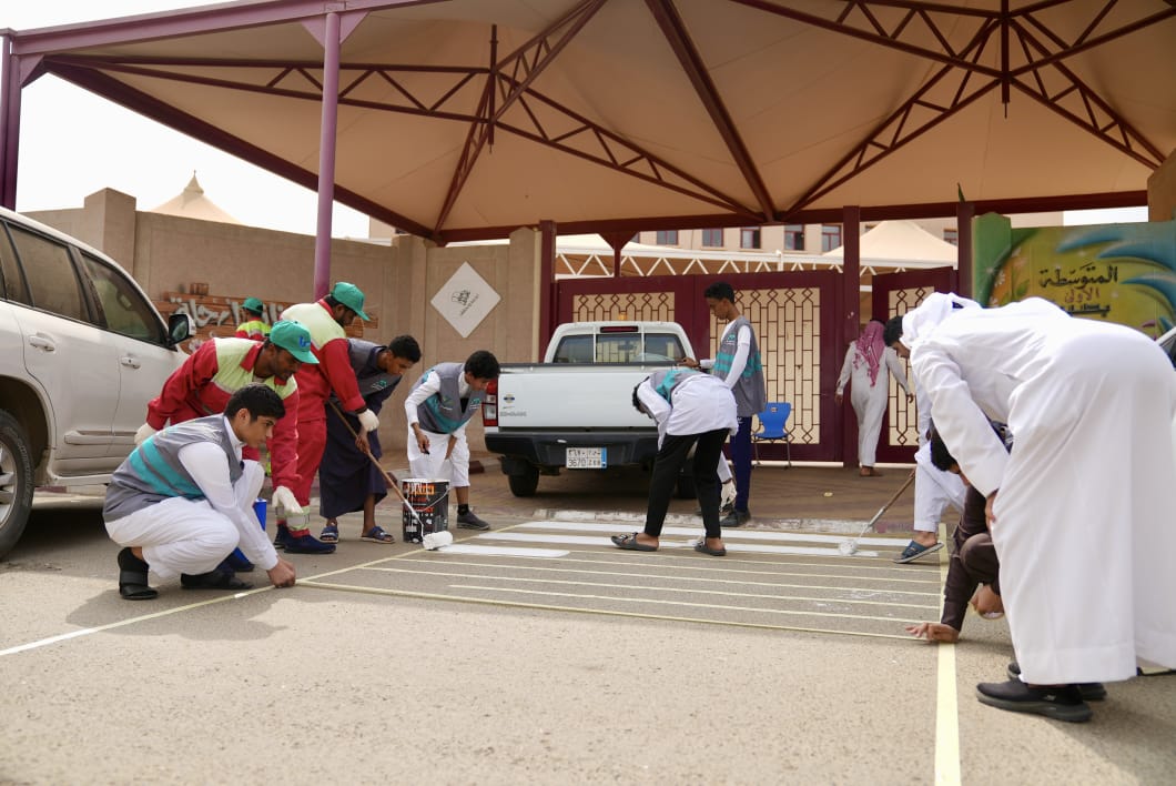 بلدية محافظة صبيا تُنفذ مبادرة مجتمعية لدهان ممرات عبور المشاة