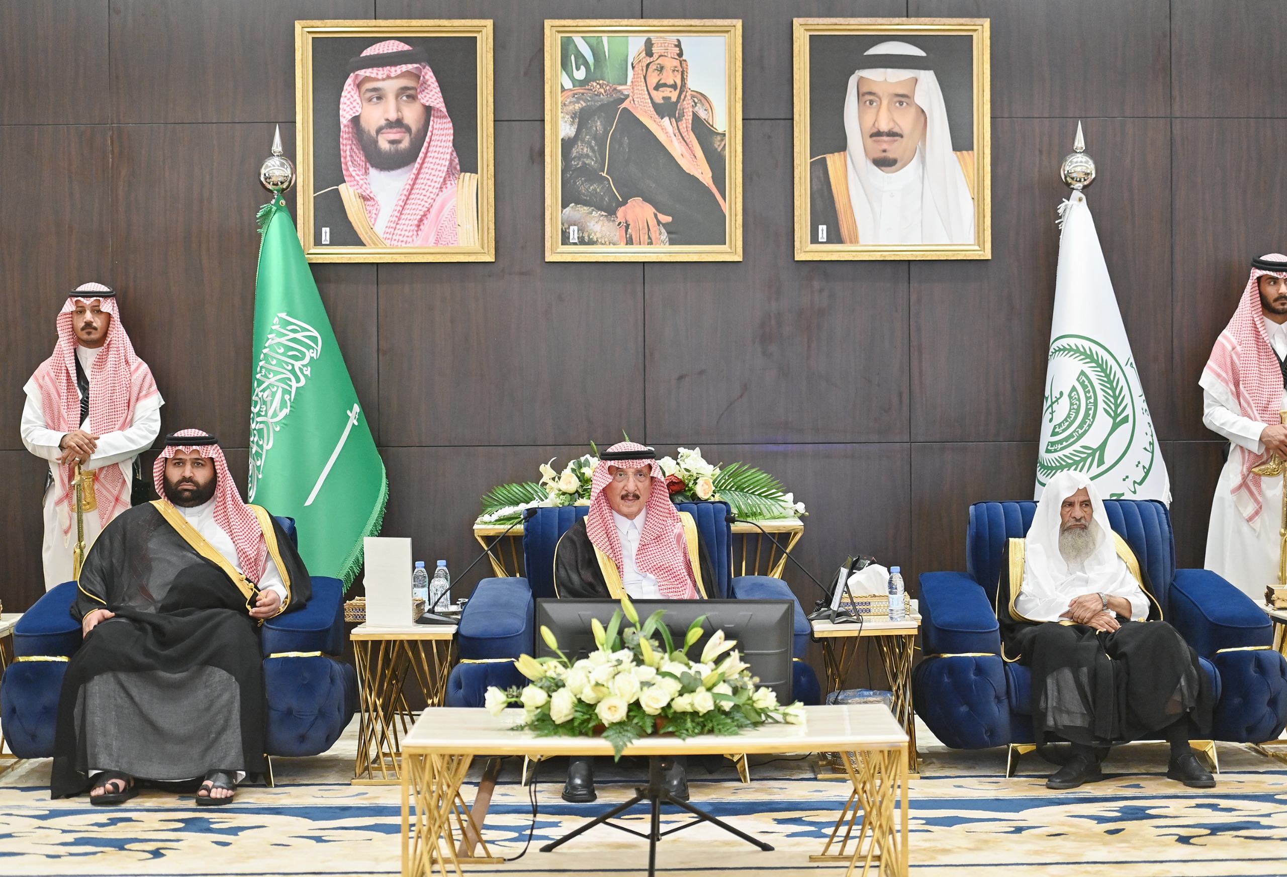 الأمير محمد بن ناصر يخصص الجلسة الأسبوعية لاستعراض إنجازات جامعة جازان