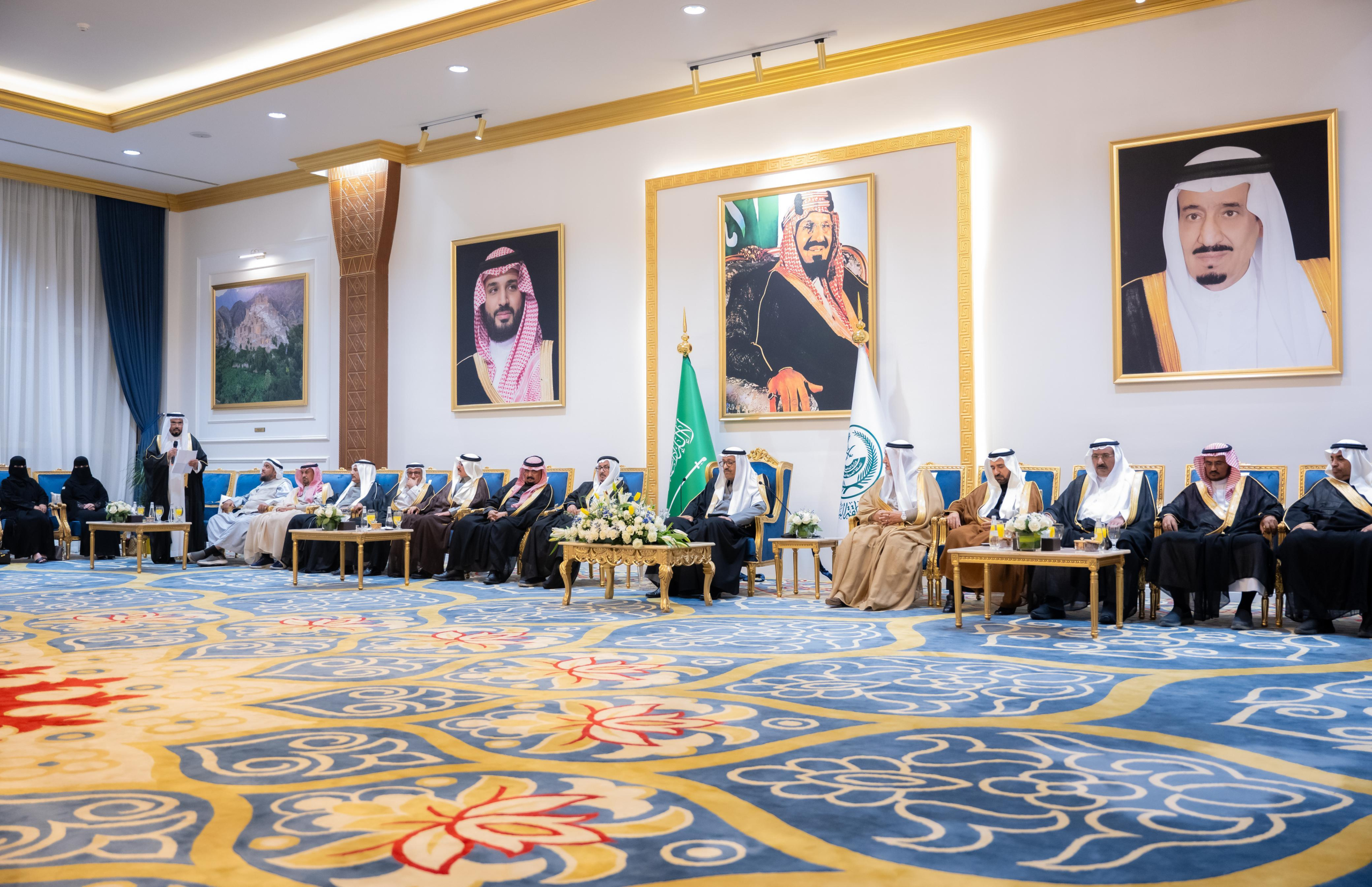 الأمير حسام بن سعود يلتقي الأهالي والمسؤولين بمنطقة الباحة