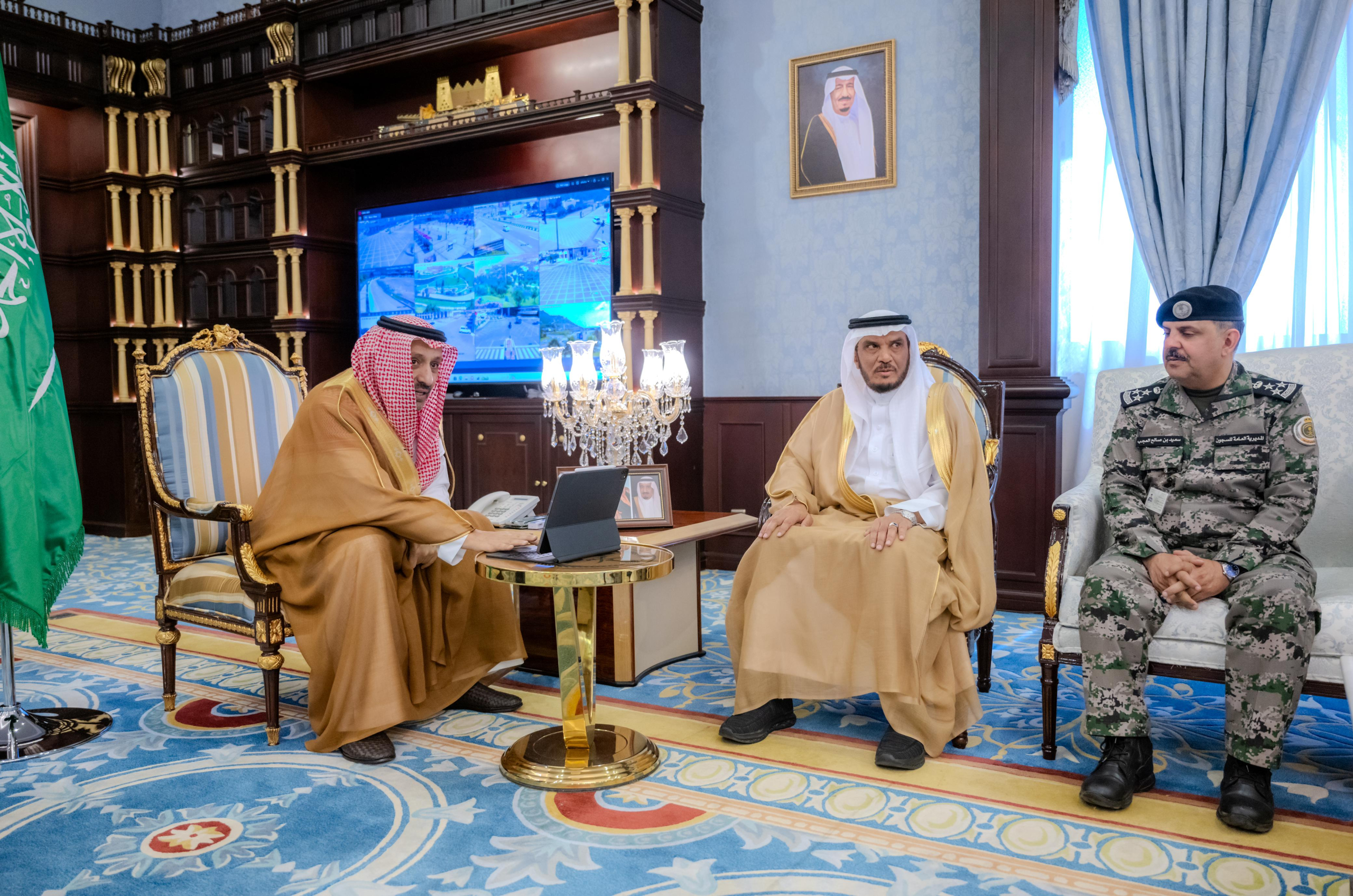 الأمير حسام بن سعود يدشّن حملة “تراحمنا له أثر” بالباحة