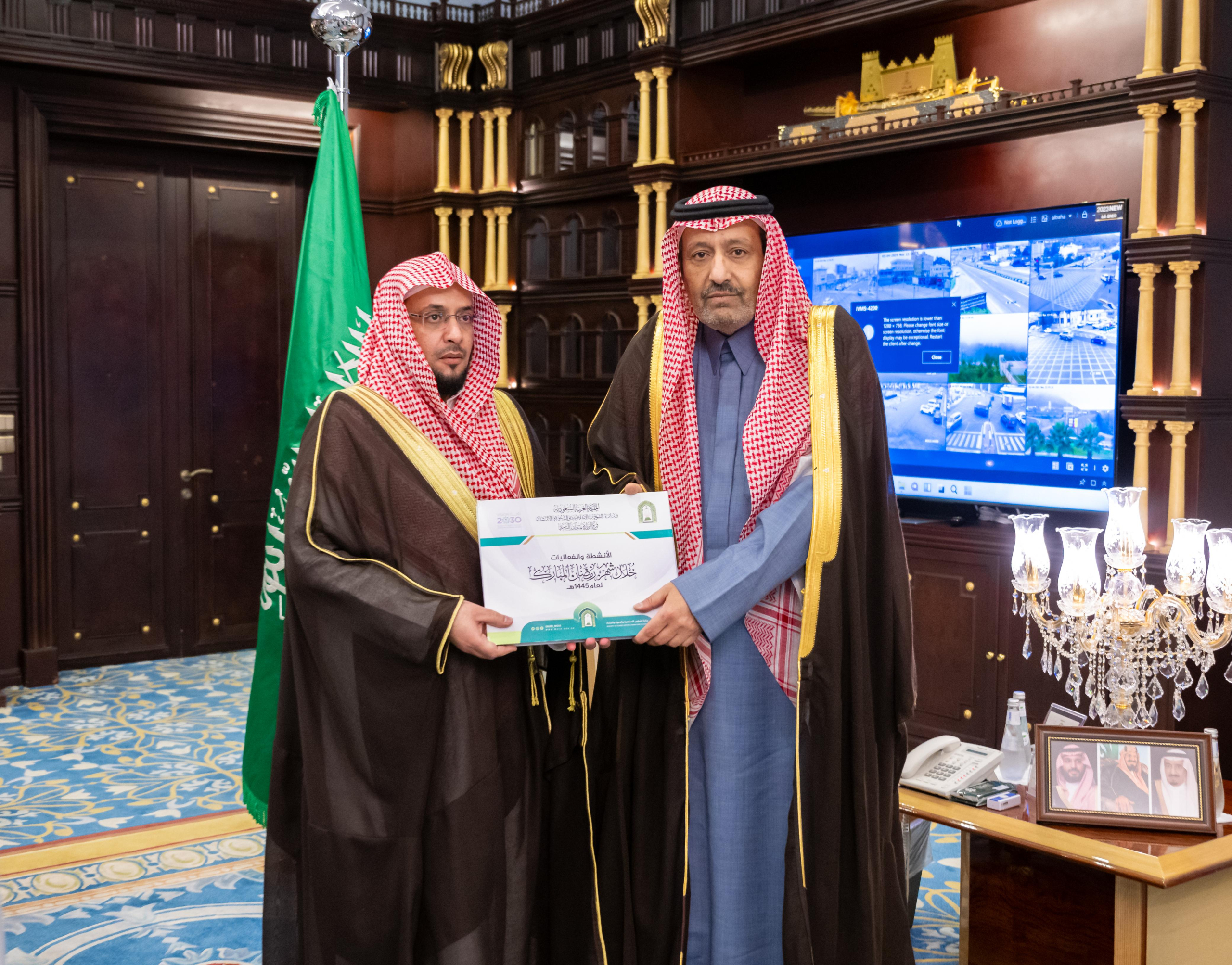 أمير الباحة يلتقي مدير عام فرع وزارة الشؤون الإسلامية بالمنطقة 