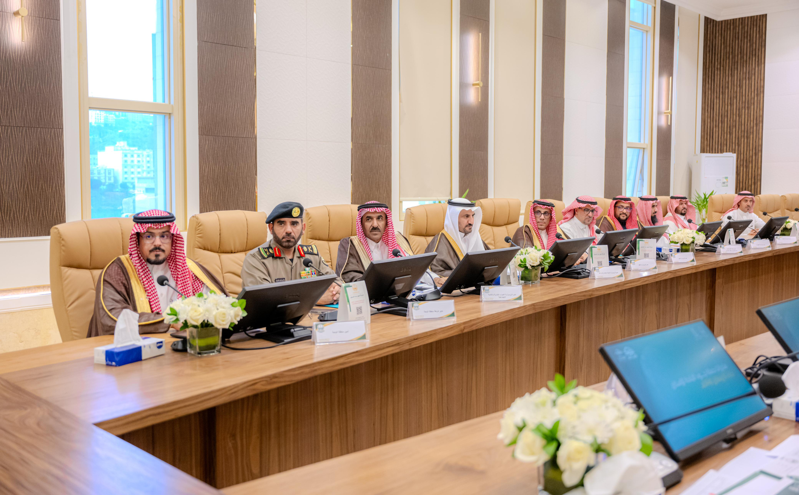 أمير الباحة يرأس الاجتماع الثامن للجنة التنفيذية للإسكان التنموي 