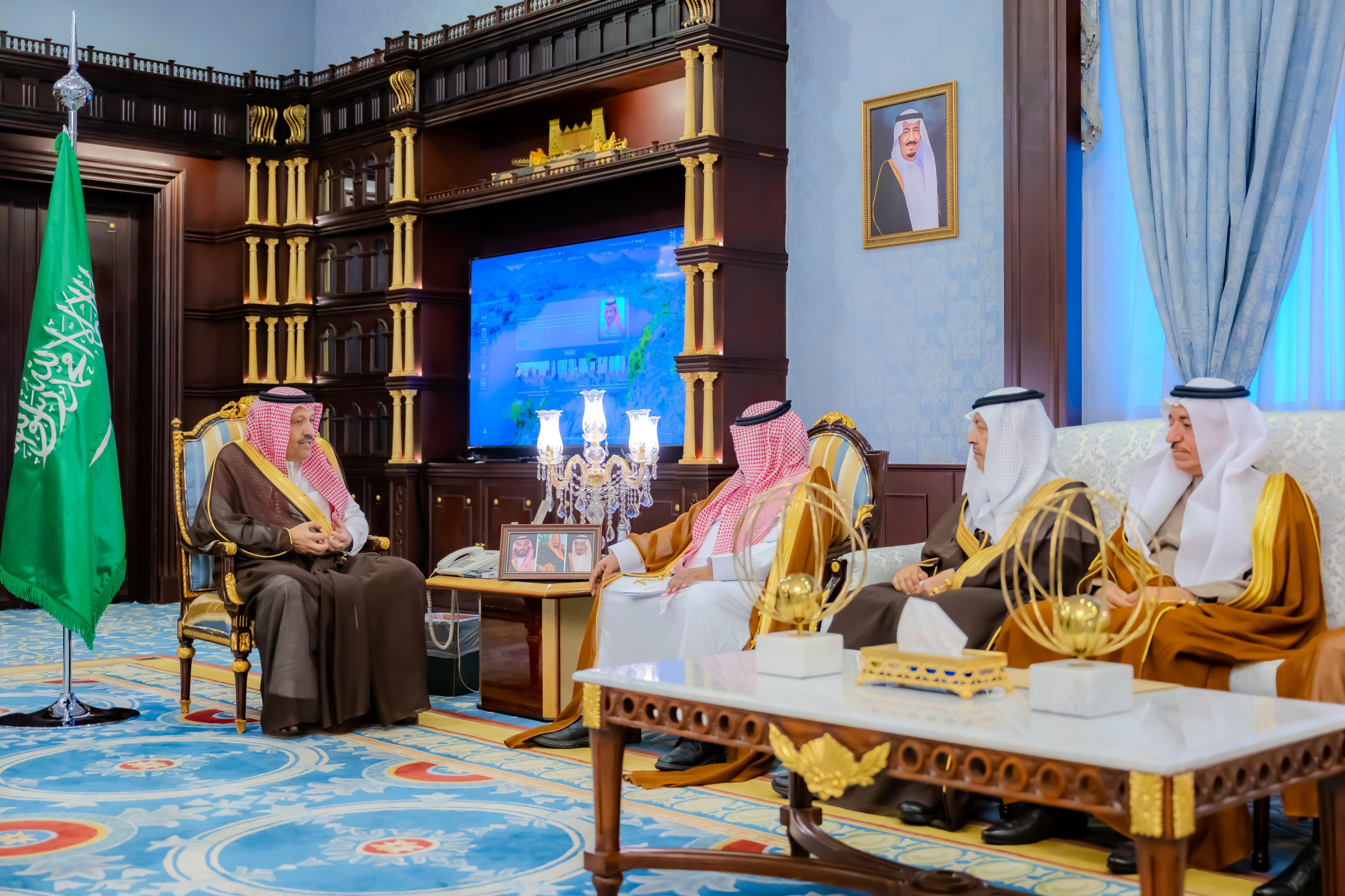 الأمير حسام بن سعود يطلع على أنشطة وأهداف الجمعية التعاونية السياحية