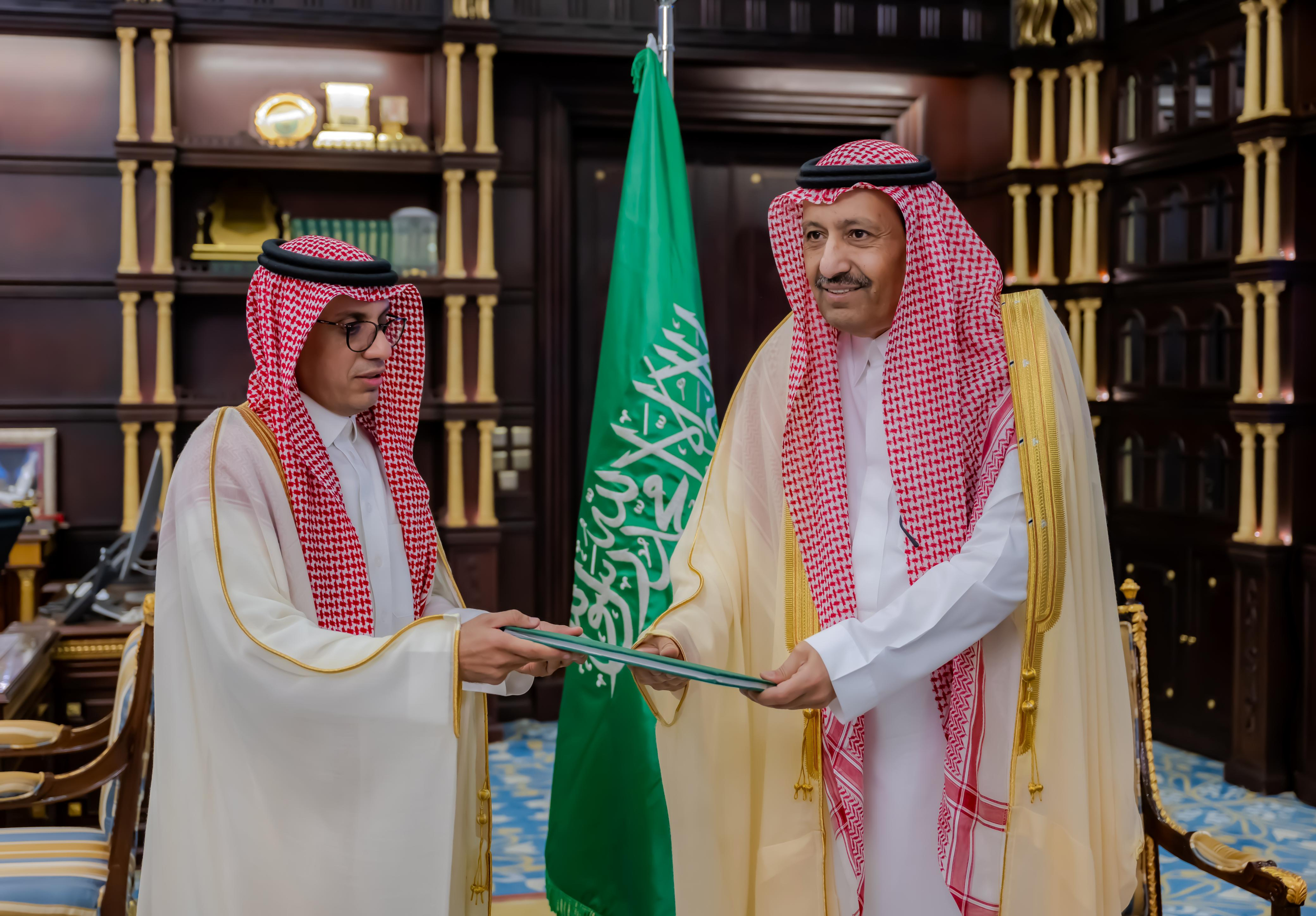 أمير الباحة يستقبل مدير عام فرع وزارة النقل والخدمات اللوجستية بالمنطقة