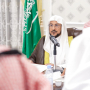 وزير الشؤون الإسلامية يعقد اجتماعاً لمناقشة أعمال ومشاريع الوزارة خلال موسم حج