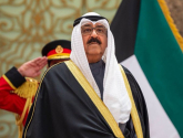أمير الكويت يعلن عن تعطيل العمل ببعض المواد الدستورية وحل مجلس الأمة لمدة لا تزيد عن 4 سنوات .